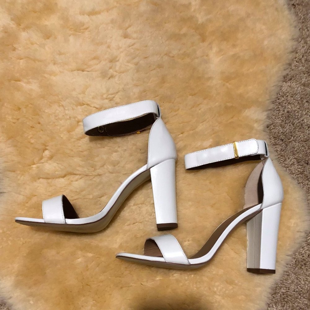 Ava & Aiden White Ankle Strap Sandals Size 9